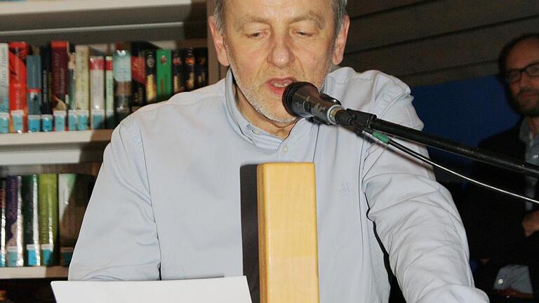 Rezitator Rolf Ebert.