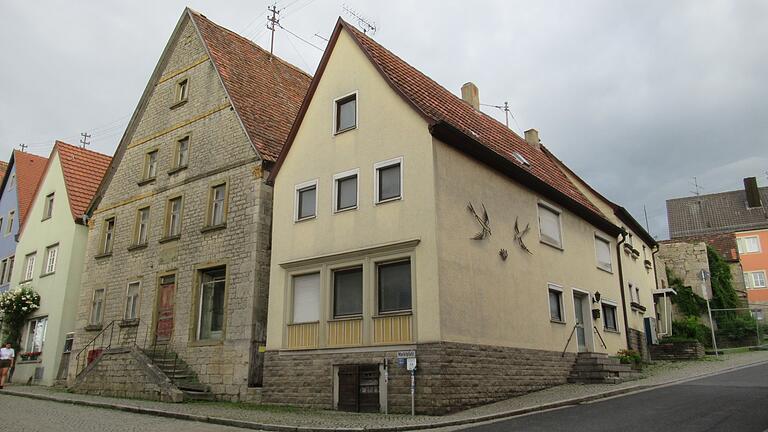 An der Ecke Hauptstraße und Marktplatz in Aub könnte ein medizinisches Versorgungszentrum entstehen. An der Ecke Hauptstraße und Marktplatz in Aub könnte ein medizinisches Versorgungszentrum entstehen.