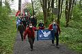 Eine Wandergruppe der Naturfreunde-Friedenswanderung 'Frieden in Bewegung' 2021 unterwegs auf der Etappe von Barsinghausen nach Bad Münder.