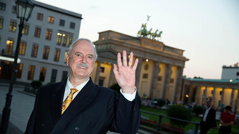 83774634.jpg       -  Monty-Python-Legende John Cleese bei einem Besuch in Berlin.