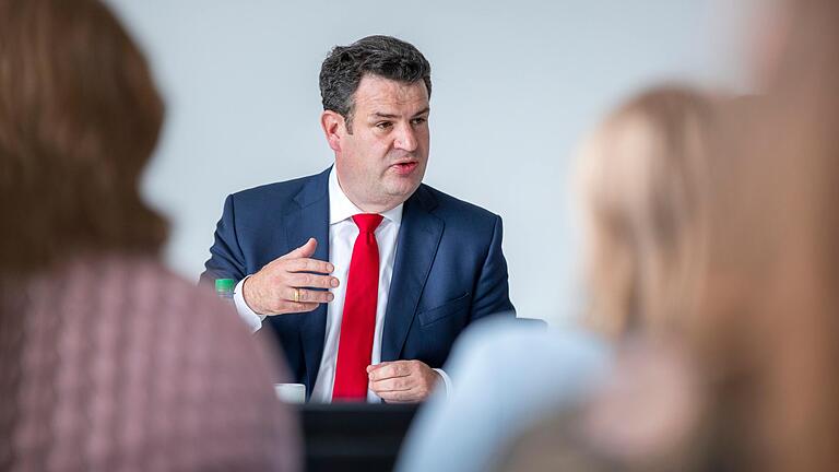 Bundesminister Hubertus Heil (SPD) während der Sitzung mit den SKF-Betriebsräten. Bundesminister Hubertus Heil (SPD) während der Sitzung mit den SKF-Betriebsräten.