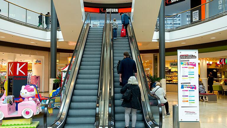 Aus Saturn in der Schweinfurter Stadtgalerie wird Media Markt. Ein Blick auf die Umbauarbeiten.