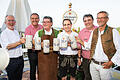 Bei der Festbier-Probe auf der Wittelsbacher Höh (von links): Stellvertretender Dekan Werner Vollmuth, Hofbräu-Geschäftsführer Norbert Lange, Bürgermeister Adolf Bauer, Festwirt Michael Hahn, Braumeister und Geschäftsführer Michael Haupt und der evangelische Pfarrer Jürgen Reichel von der Pfarrkirche St. Johannis. Foto: Silvia Gralla