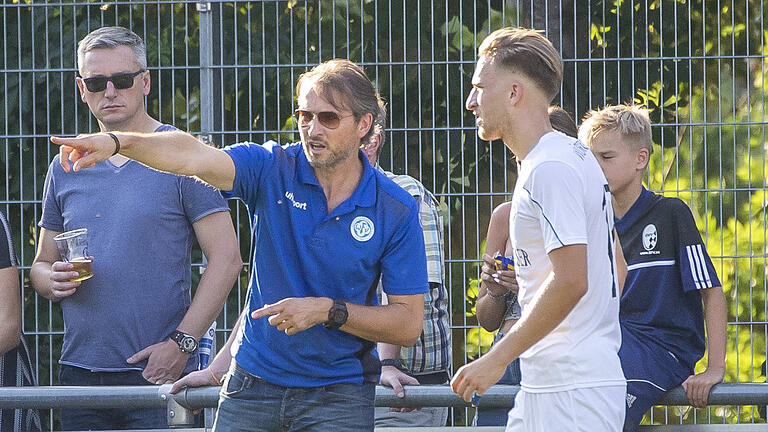 Da nutzten auch die Anweisungen von WFV-Trainer Berthold Göbel nichts mehr: Sein Team unterlag am Dienstagabend dem SC Eltersdorf klar. Da nutzten auch die Anweisungen von WFV-Trainer Berthold Göbel nichts mehr: Sein Team unterlag am Dienstagabend dem SC Eltersdorf klar.