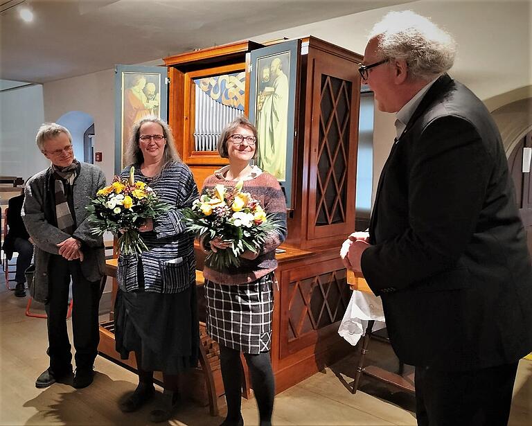 Sabine Göbel und Museumsleiterin Ulrike Röhrig (Mitte von links) wurden von Vereinsvorstand Christoph Schindler (rechts) als 'gute Geister des Hauses' bezeichnet. Sabine Göbel und Museumsleiterin Ulrike Röhrig (Mitte von links) wurden von Vereinsvorstand Christoph Schindler (rechts) als 'gute Geister des Hauses' bezeichnet.