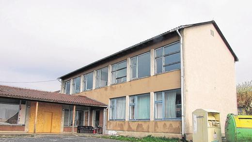Zukunft ungewiss: Was aus der alten Schule in Langenleiten werden soll, war eines der Themen bei der Bürgerversammlung. Zukunft ungewiss: Was aus der alten Schule in Langenleiten werden soll, war eines der Themen bei der Bürgerversammlung.