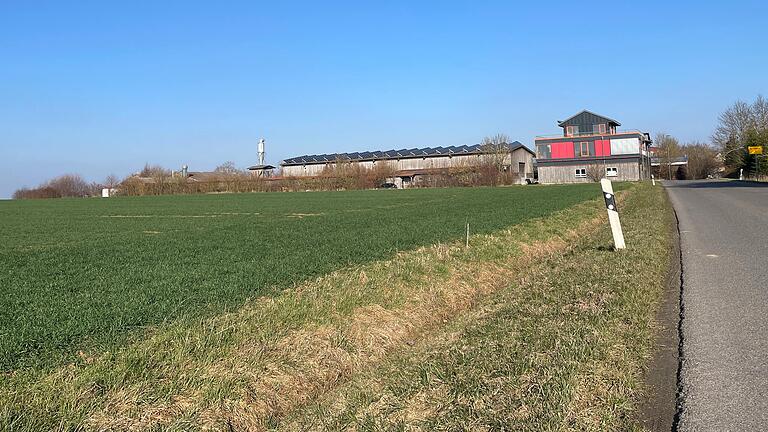 Hier würde die Gemeinde Oberickelsheim gerne ein Gewerbegebiet verwirklichen. Doch notwendige Artenausgleichsflächen verkomplizieren das Vorhaben.