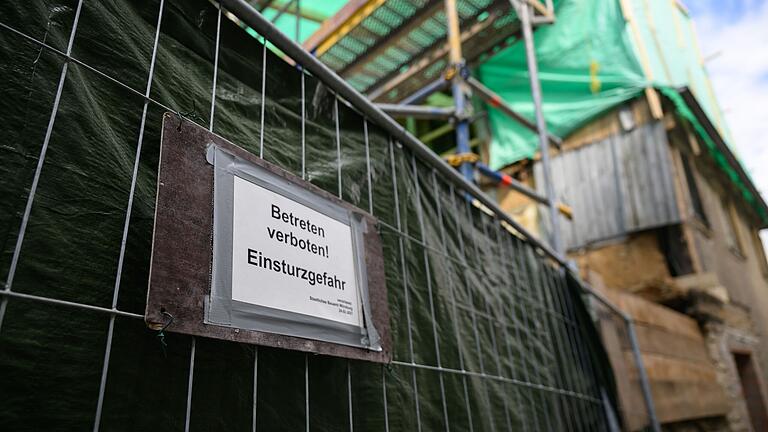 Noch bis vor kurzem galt das Gebäude als einsturzgefährdet. Mittlerweile sind die Sicherungsarbeiten abgeschlossen. Noch bis vor kurzem galt das Gebäude als einsturzgefährdet. Mittlerweile sind die Sicherungsarbeiten abgeschlossen.