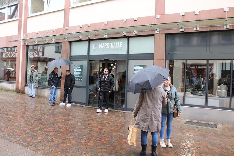 Ende eines Leerstandes mitten in der Innenstadt: 'Die Markthalle' im ehemaligen Kupsch-Markt am oberen Marktplatz mit Showroom, Pop-up-Geschäften und Gastrobereich ist offen. Ende eines Leerstandes mitten in der Innenstadt: 'Die Markthalle' im ehemaligen Kupsch-Markt am oberen Marktplatz mit Showroom, Pop-up-Geschäften und Gastrobereich ist offen.