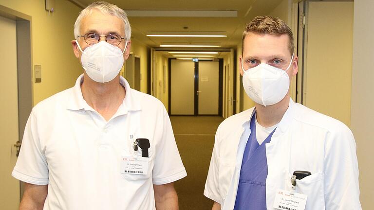 Chefarzt Dr. Stephan Rapp (links) und Oberarzt Dr. Daniel Holzheid erleben die Entwicklung der Corona-Welle tagtäglich auf der Intensivstation. Chefarzt Dr. Stephan Rapp (links) und Oberarzt Dr. Daniel Holzheid erleben die Entwicklung der Corona-Welle tagtäglich auf der Intensivstation.