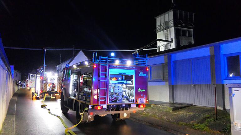 Bereits zum zweiten Mal innerhalb zwei Tagen war ein Großaufgebot der Feuerwehr in einer Oberschleichacher Schreinerei im Einsatz.