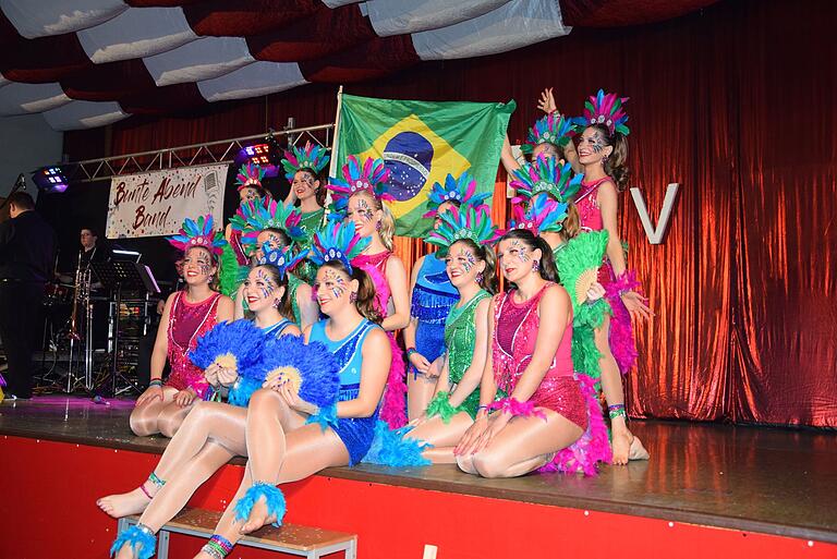 Den 'Karneval in Rio de Janeiro' holten die TSV-Tanzgirls mit ihrer Show nach Karlburg. Den 'Karneval in Rio de Janeiro' holten die TSV-Tanzgirls mit ihrer Show nach Karlburg.