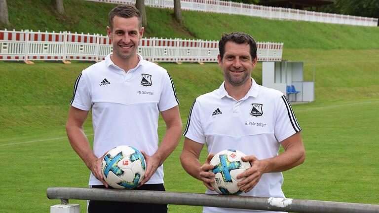 Philipp Schebler (links) und René Redelberger, die beiden Vorsitzenden des SV Birkenfeld, freuen sich auf den Pokal-Kracher gegen die Löwen.