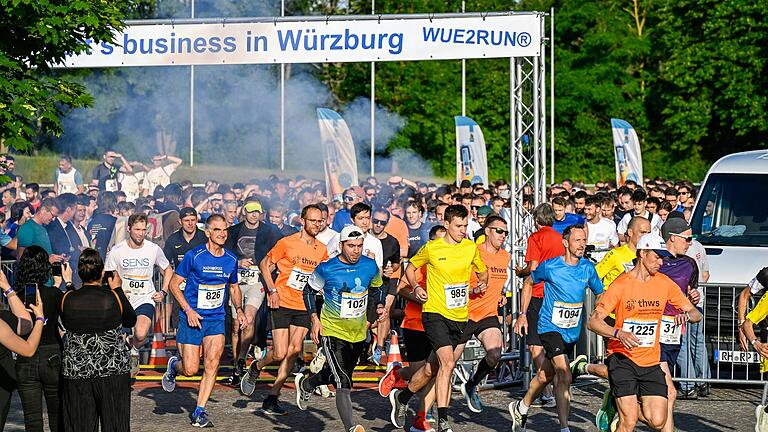 Pünktlich um 19.30 Uhr fiel der Startschuss für den Würzburger Firmenlauf WUE2Run.