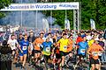 Pünktlich um 19.30 Uhr fiel der Startschuss für den Würzburger Firmenlauf WUE2Run.