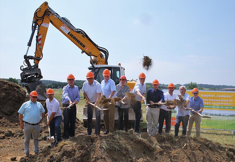 Mit dem symbolischen Spatenstich beginnt die Erschließung des Gebietes Sandäcker in Veitshöchheim.&nbsp;