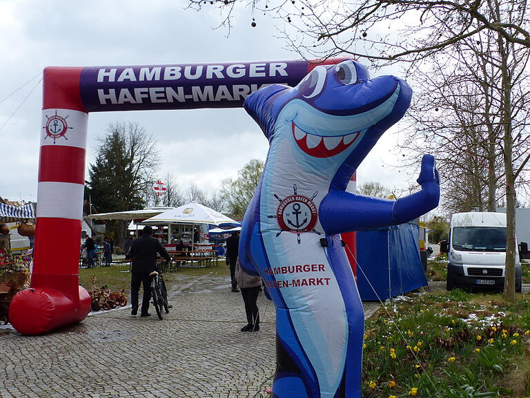 Litt unter dem schlechten Wetter und der Kälte: der Hamburger Hafenmarkt beim 'Kitzinger Frühling'.