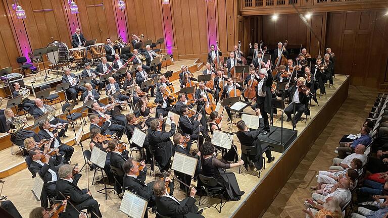 Die Tschechische Philharmonie im Max-Littmann-Saal des Regentenbaus - Die Tschechische Philharmonie im Max-Littmann-Saal des Regentenbaus Die Tschechische Philharmonie im Max-Littmann-Saal des Regentenbaus - Die Tschechische Philharmonie im Max-Littmann-Saal des Regentenbaus