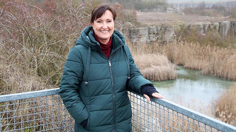 Die Aussichtsplattform oberhalb des kleinen Biotops am Waldrand ist Patricia Kaspars Lieblingsort. In der Natur sammelt die Sulzheimerin Kraft für den Alltag. Die Aussichtsplattform oberhalb des kleinen Biotops am Waldrand ist Patricia Kaspars Lieblingsort. In der Natur sammelt die Sulzheimerin Kraft für den Alltag.