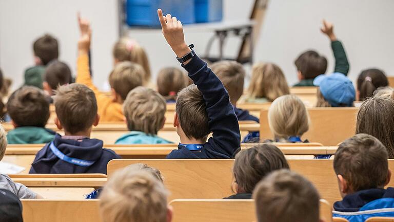 Würzburg beteiligt sich am Startchancen-Programm, mit dem benachteiligte Kinder gefördert werden sollen. Würzburg beteiligt sich am Startchancen-Programm, mit dem benachteiligte Kinder gefördert werden sollen.