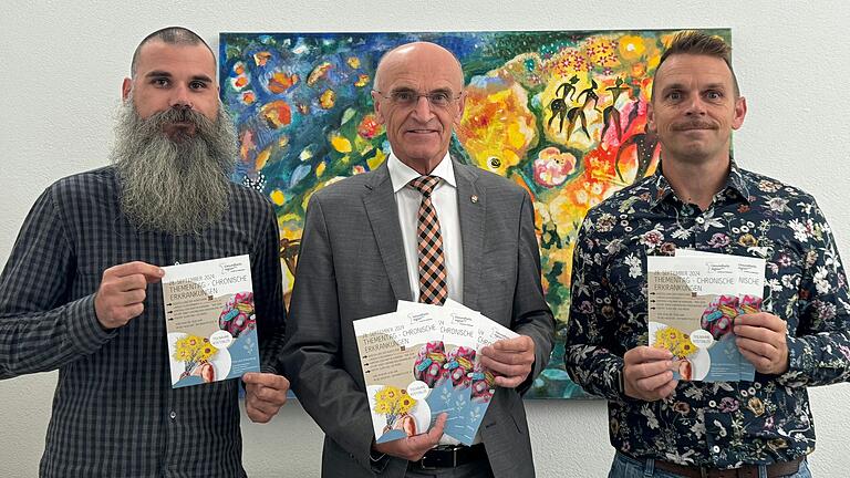 Landrat Wilhelm Schneider, Benjamin Herrmann (Geschäftsstellenleiter der Gesundheitsregionplus des Landkreises Haßberge) und Jens Weinkauf (Koordinator Bildung und Kultur) rühren die Werbetrommel für den Thementag zu chronischen Krankeheiten am 28. September.