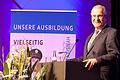 Innenminister Joachim Hermann (CSU) ernennt 117 neue Bereitschaftspolizisten.