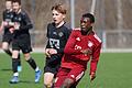 Wechselt im Sommer endgültig die Farben: Nachwuchstalent Lennart Karl (links) im Trikot von Viktoria Aschaffenburg beim Duell gegen seinen künftigen Verein Bayern München.