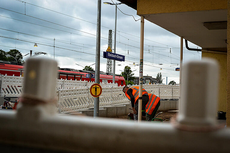 Am vergangenen Freitag war das Bahngleis 2 für Reisende aufgrund der Bauarbeiten noch komplett gesperrt.