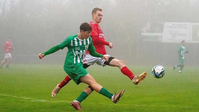 Die beiden Bezirksliga-Absteiger SV Rödelmaier (rechts Markus Koch) und TSV Großbardorf II (links Sven Gottwald) haben gute Chancen auf den direkten Wiederaufstieg.