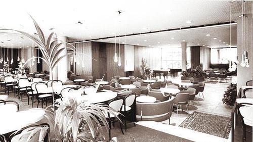 Das waren noch Zeiten: Das „Ludwig“ in der Kaiserstraße im Jahr 1965, als das Lokal nach umfangreichen Renovierungen wiedereröffnet wurde und der Tanzbetrieb florierte. Am Sonntag schließt das Café Ludwig seine Pforten - für immer. - Das waren noch Zeiten: Das „Ludwig“ in der Kaiserstraße im Jahr 1965, als das Lokal nach umfangreichen Renovierungen wiedereröffnet wurde und der Tanzbetrieb florierte. Am Sonntag schließt das Café Ludwig seine Pforten - für immer. Das waren noch Zeiten: Das „Ludwig“ in der Kaiserstraße im Jahr 1965, als das Lokal nach umfangreichen Renovierungen wiedereröffnet wurde und der Tanzbetrieb florierte. Am Sonntag schließt das Café Ludwig seine Pforten - für immer. - Das waren noch Zeiten: Das „Ludwig“ in der Kaiserstraße im Jahr 1965, als das Lokal nach umfangreichen Renovierungen wiedereröffnet wurde und der Tanzbetrieb florierte. Am Sonntag schließt das Café Ludwig seine Pforten - für immer.