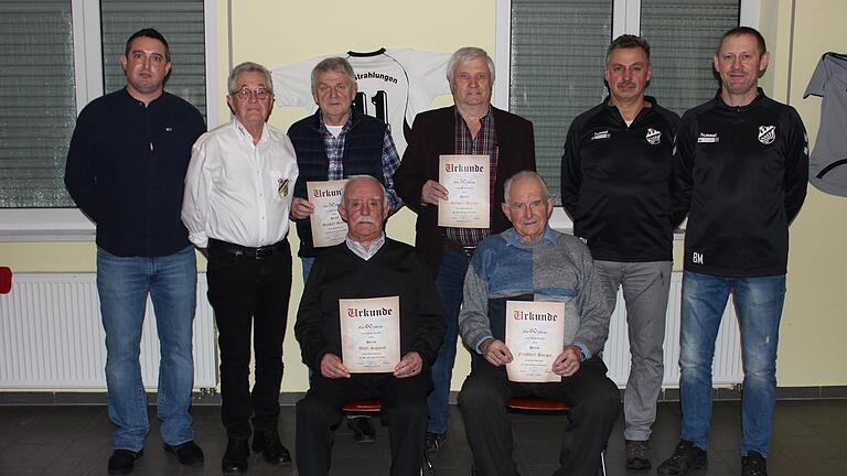 Auf dem Foto Jörg Kähne (1. Vorsitzender), Klaus Pretscher, Herbert Stanzel, Helmut Werner, Bernhard Nöth (2. Vorsitzender), Bernd Müller (3. Vorsitzender) sowie sitzend von links: Willi Schmitt und Friedbert Burger.