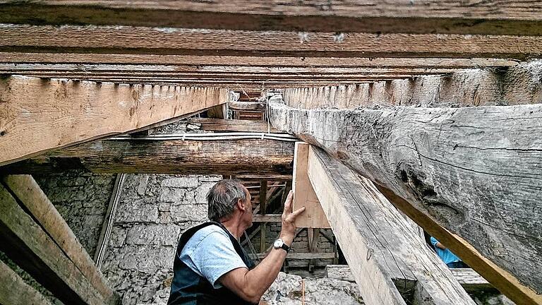 Imposanter Anblick: Der Dachstuhl der Mellrichstädter Stadtkirche St. Kilian wurde von Fachleuten eingehend unter die Lupe genommen.