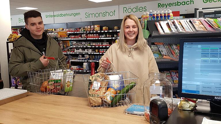 Unterwegs für einen guten Zweck in dieser außergewöhnlichen Zeit: Hannes Köhler und Vanessa Sturm  vom Lieferservice Besengau.