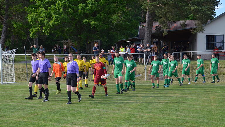 Szenen vom Relegationsspiel in Mühlfeld, das die SG Wargolshausen gegen die SG Stetten mit 3:0 gewann.