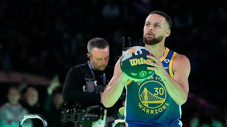 Stephen Curry       -  Sein neuer Vertrag beschert Stephen Curry fast 63 Millionen Dollar.