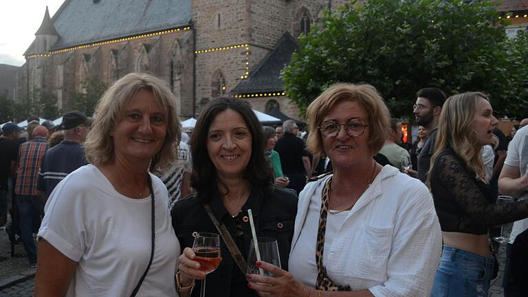 Zum Weinfest-Ausklang am Montagabend waren der Gerolzhöfer Marktplatz und das übrige Festgelände nochmals sehr gut besucht.