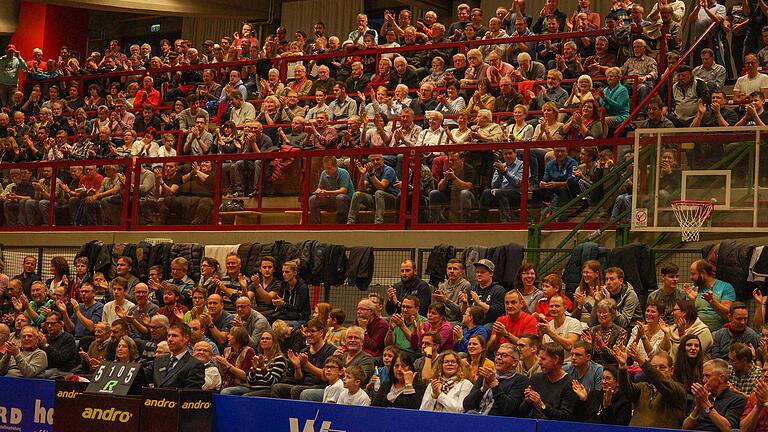 Am 17. August geht´s wieder los mit den schnellen Ballwechseln in der Shakehands-Arena mit dem Heimspiel-                       Auftakt gegen den TTC Grenzau. Der Spielbetrieb der Tischtennismannschaft soll zur Saison 2020/21 in eine GmbH übergeführt werden.