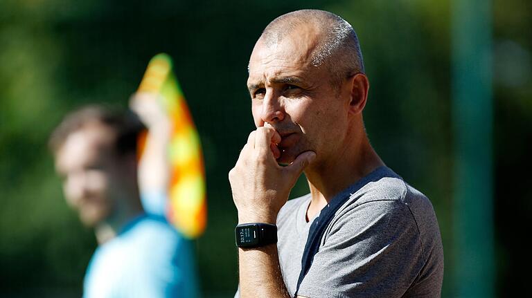 War nicht begeistert: Claudiu Bozesan, der den TSV Abtswind coacht. War nicht begeistert: Claudiu Bozesan, der den TSV Abtswind coacht.