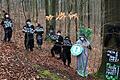 Mitglieder des Vereins Nationalpark Steigerwald protestierten im Wald bei Eschenau gegen die geplante Fällung von großen Buchen.