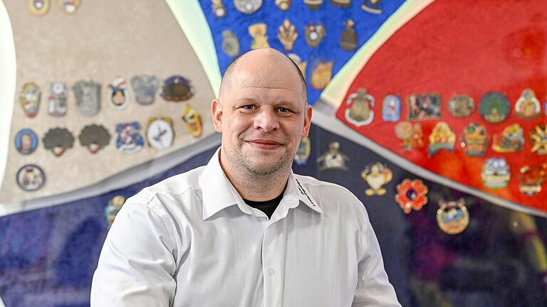 Christian Schmitt setzt sich seit einigen Jahren für den Schutz von Kindern und Jugendlichen in Vereinen ein. Auch im Faschingsverein Veitshöchheim, bei dem er Jugendtrainer ist. Christian Schmitt setzt sich seit einigen Jahren für den Schutz von Kindern und Jugendlichen in Vereinen ein. Auch im Faschingsverein Veitshöchheim, bei dem er Jugendtrainer ist.