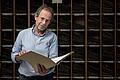 Thomas Schmelterim Archiv desKrankenhausesim Schloss Werneck.FOTO: ANAND ANDERS