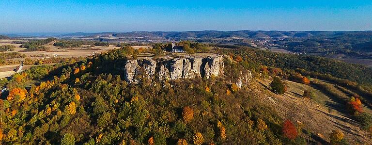 Wie Finsterlohr war auch der Staffelberg in Oberfranken für die Kelten ein wichtiger Ort. Auf dem Berg bei Bad Staffelstein stand ebenfalls ein Oppidum. Wie Finsterlohr war auch der Staffelberg in Oberfranken für die Kelten ein wichtiger Ort. Auf dem Berg bei Bad Staffelstein stand ebenfalls ein Oppidum.
