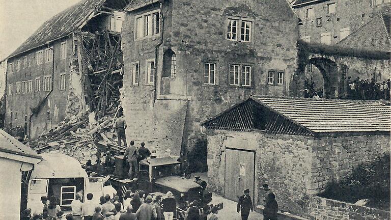 Vier Näherinnen starben vor genau 50 Jahren am 5. November1971 beim Einsturz der Burg Brattenstein in Röttingen. Das Bild stammt aus dem&nbsp; Archiv der Stadt Röttingen.