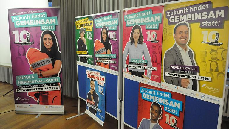 Die Werbemittel für die neue Kampagne des Integrationsbeirats 'Zukunft findet gemeinsam statt'.