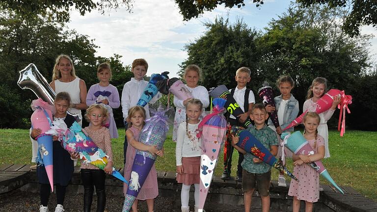 Zwölf Kinder, drei Jungen und neun Mädchen, besuchen als Erstklässler die jahrgangskombinierte Klasse in Burgpreppach. Zwölf Kinder, drei Jungen und neun Mädchen, besuchen als Erstklässler die jahrgangskombinierte Klasse in Burgpreppach.