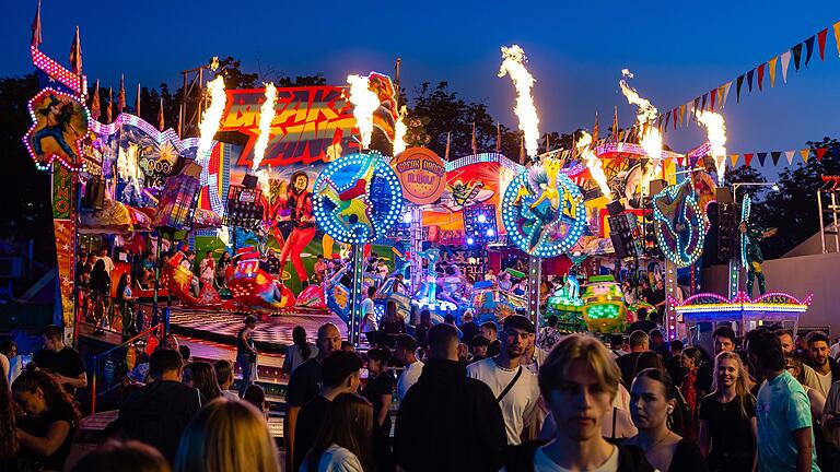 Impressionen vom Samstagabend auf dem Schweinfurter Volksfest