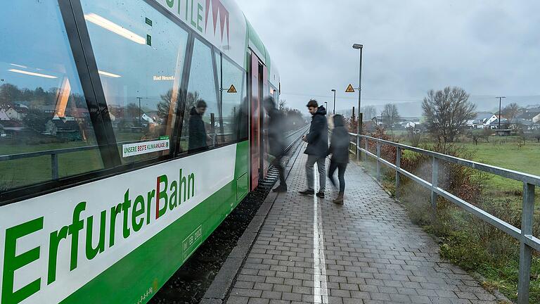 Die Gewerkschaft der Lokomotivfüher hat ab 12. März wieder Streiks angekündigt. Für Kunden der Erfurter Bahn gibt es gute Nachrichten: Das Unternehmen hält seinen Fahrplan aufrecht, da es nicht direkt bestreikt wird.