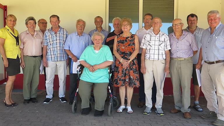 Bei der 70-Jahrfeier des VdK-Ortsverbandes Urspringen wurden auch zahlreiche Mitglieder geehrt.