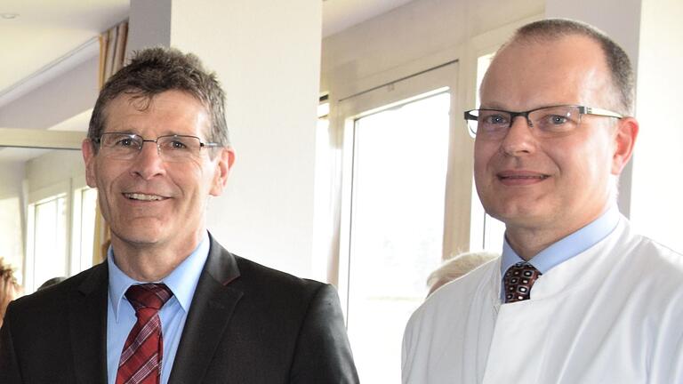 Landrat Thomas Schiebel und Dr. Matthias Schneider, ärztlicher Direktor des Klinikums Main-Spessart.