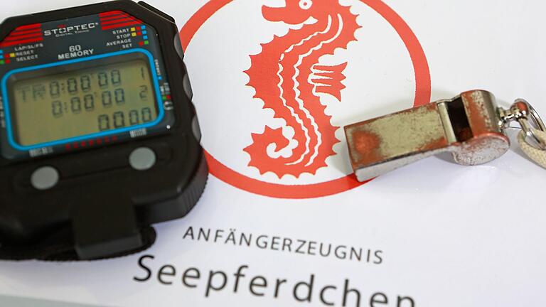 Das Seepferchen ist die erste Herausforderung für alle, die ihr Können im Becken unter Beweis stellen möchten. Das Seepferchen ist die erste Herausforderung für alle, die ihr Können im Becken unter Beweis stellen möchten.